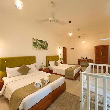 J Leaf Hotel By Blue Bird Negombo Extérieur photo