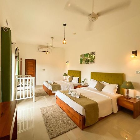 J Leaf Hotel By Blue Bird Negombo Extérieur photo
