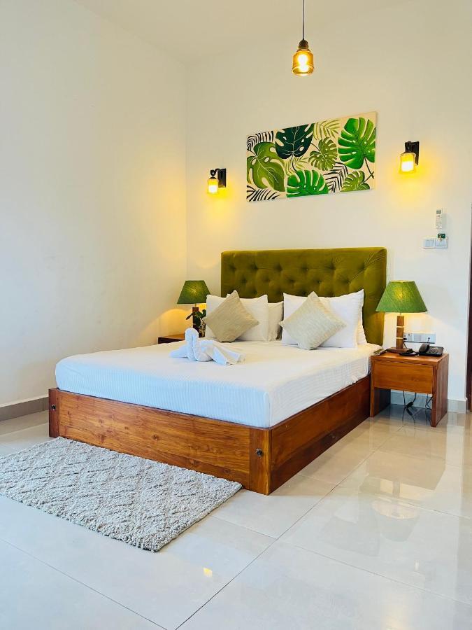 J Leaf Hotel By Blue Bird Negombo Extérieur photo