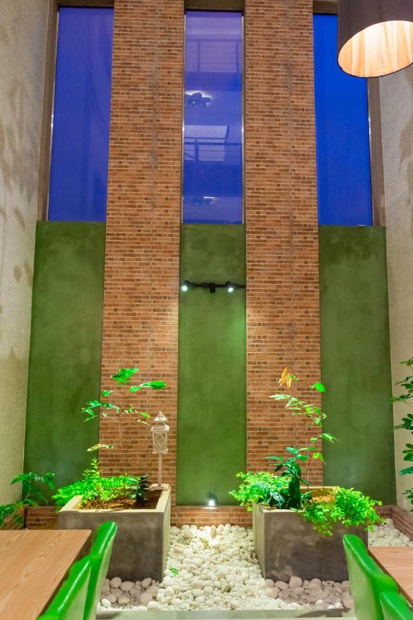 J Leaf Hotel By Blue Bird Negombo Extérieur photo