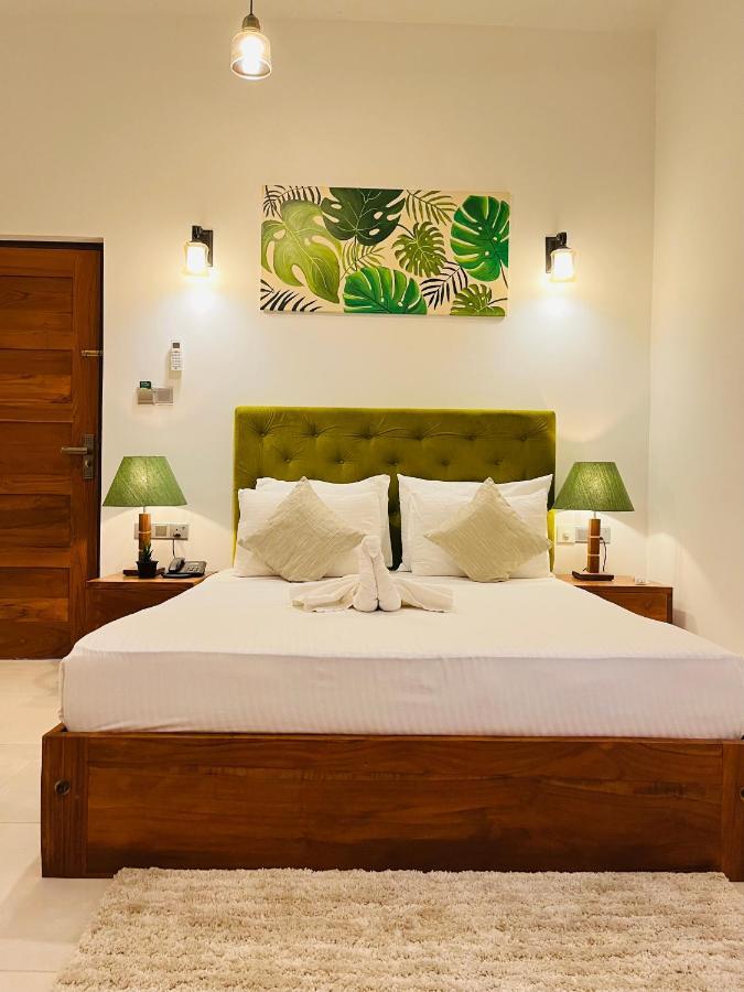 J Leaf Hotel By Blue Bird Negombo Extérieur photo