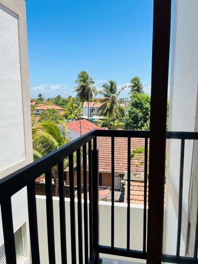 J Leaf Hotel By Blue Bird Negombo Extérieur photo