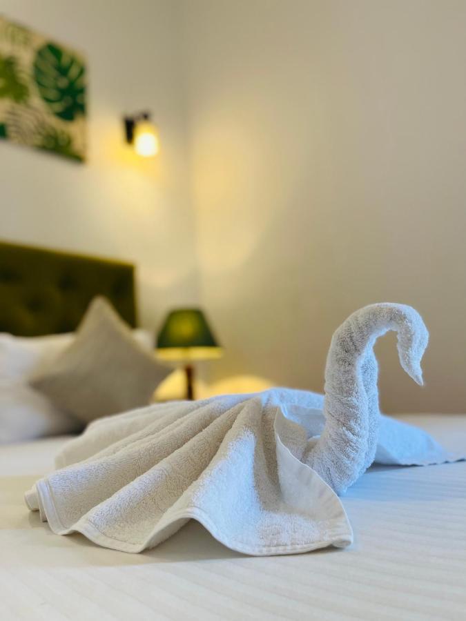 J Leaf Hotel By Blue Bird Negombo Extérieur photo