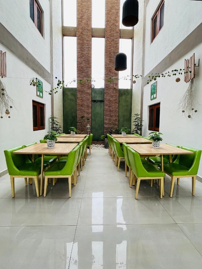 J Leaf Hotel By Blue Bird Negombo Extérieur photo