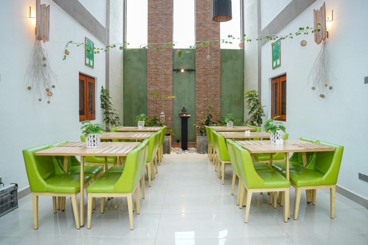 J Leaf Hotel By Blue Bird Negombo Extérieur photo