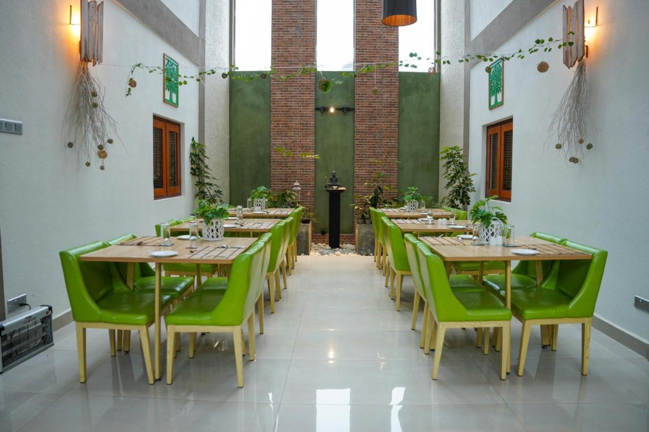 J Leaf Hotel By Blue Bird Negombo Extérieur photo