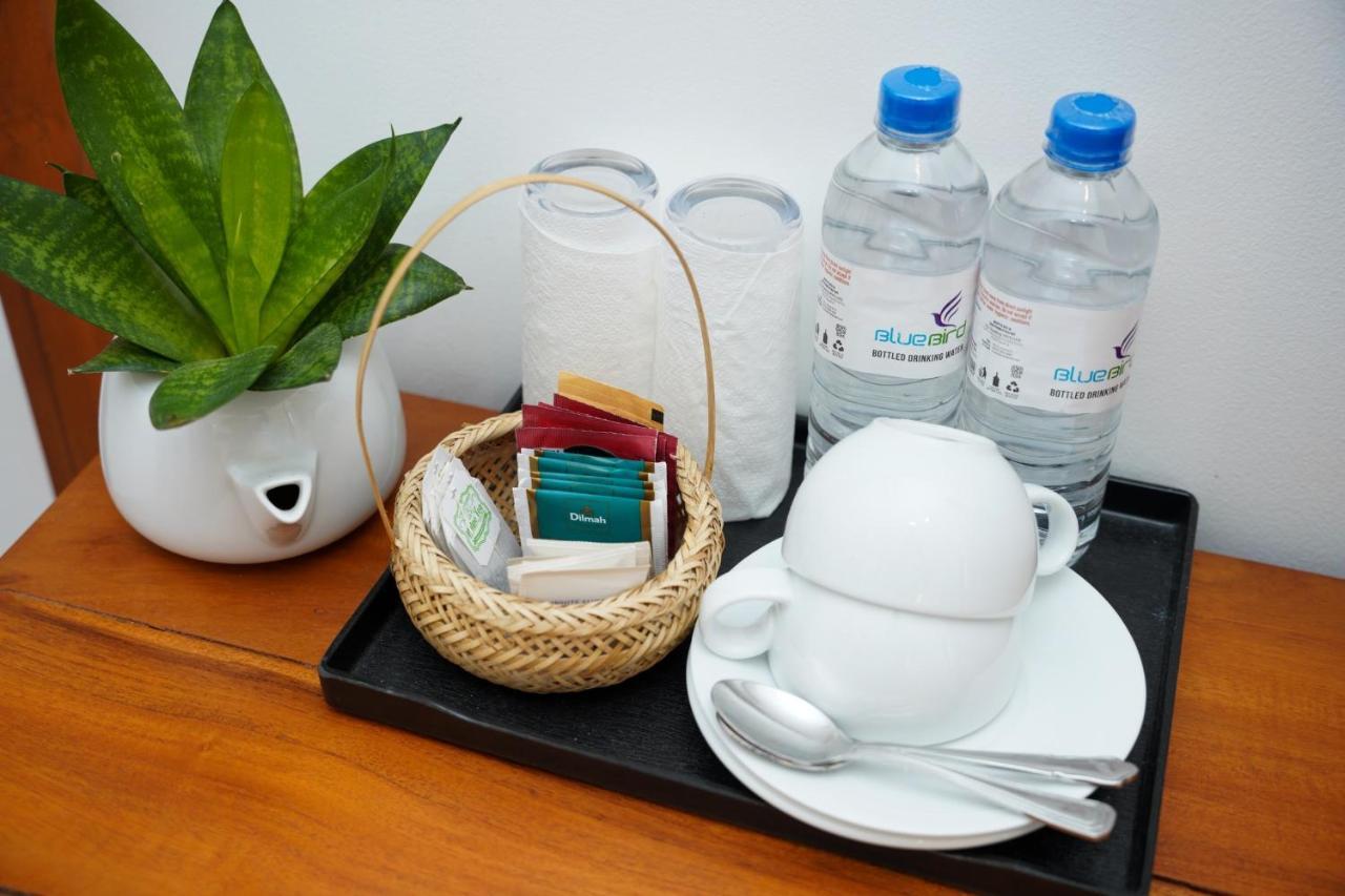 J Leaf Hotel By Blue Bird Negombo Extérieur photo