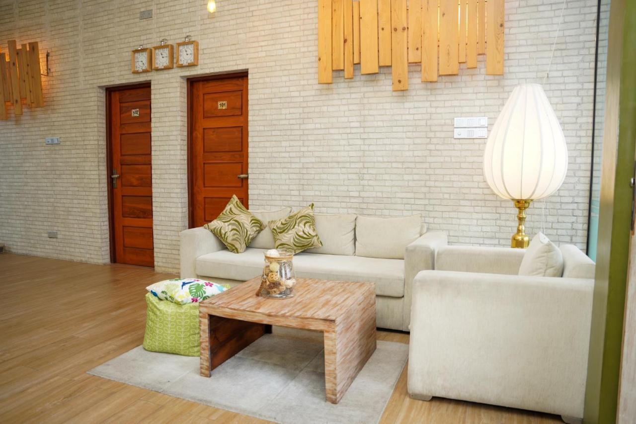 J Leaf Hotel By Blue Bird Negombo Extérieur photo