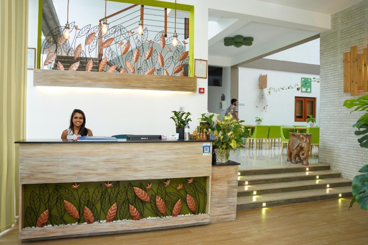 J Leaf Hotel By Blue Bird Negombo Extérieur photo