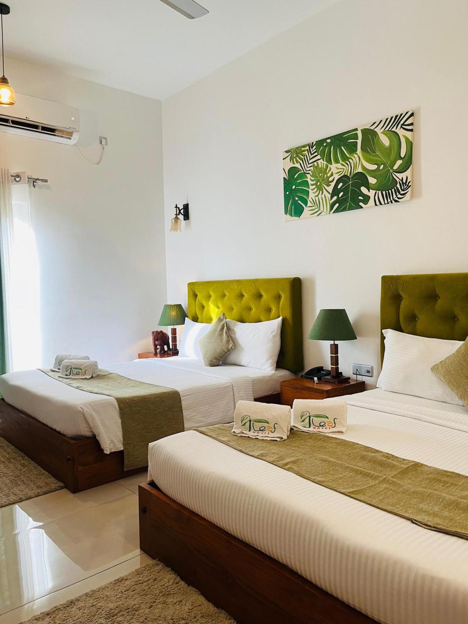 J Leaf Hotel By Blue Bird Negombo Extérieur photo