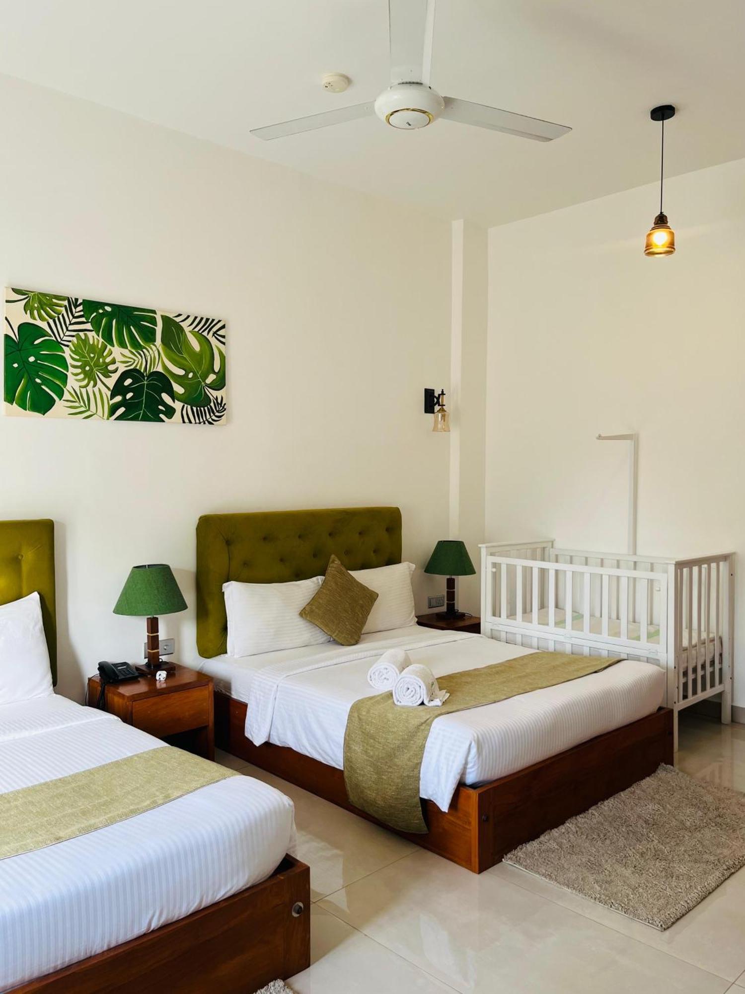 J Leaf Hotel By Blue Bird Negombo Extérieur photo
