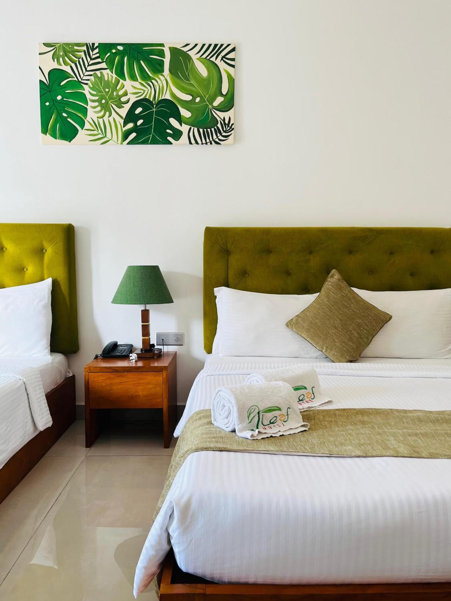 J Leaf Hotel By Blue Bird Negombo Extérieur photo