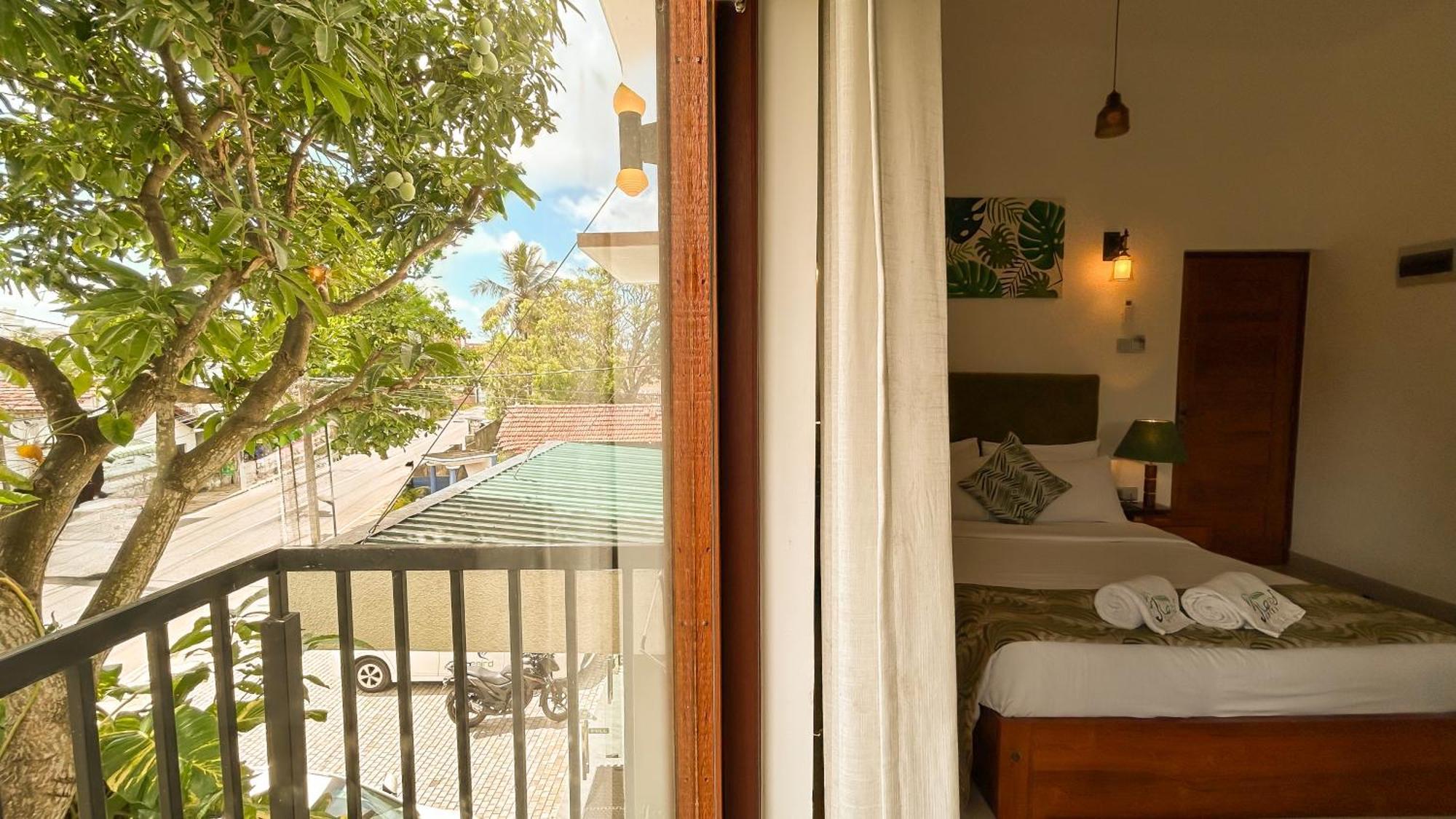J Leaf Hotel By Blue Bird Negombo Extérieur photo