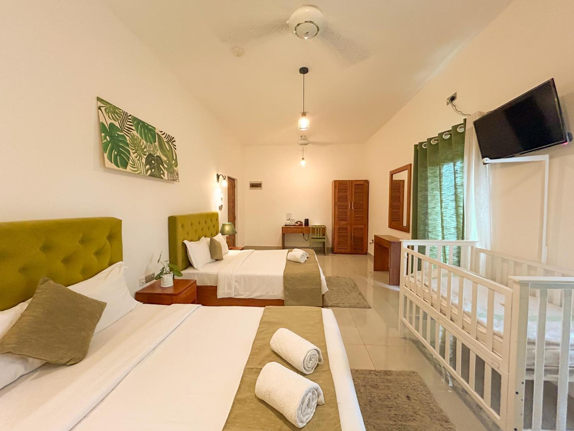J Leaf Hotel By Blue Bird Negombo Extérieur photo